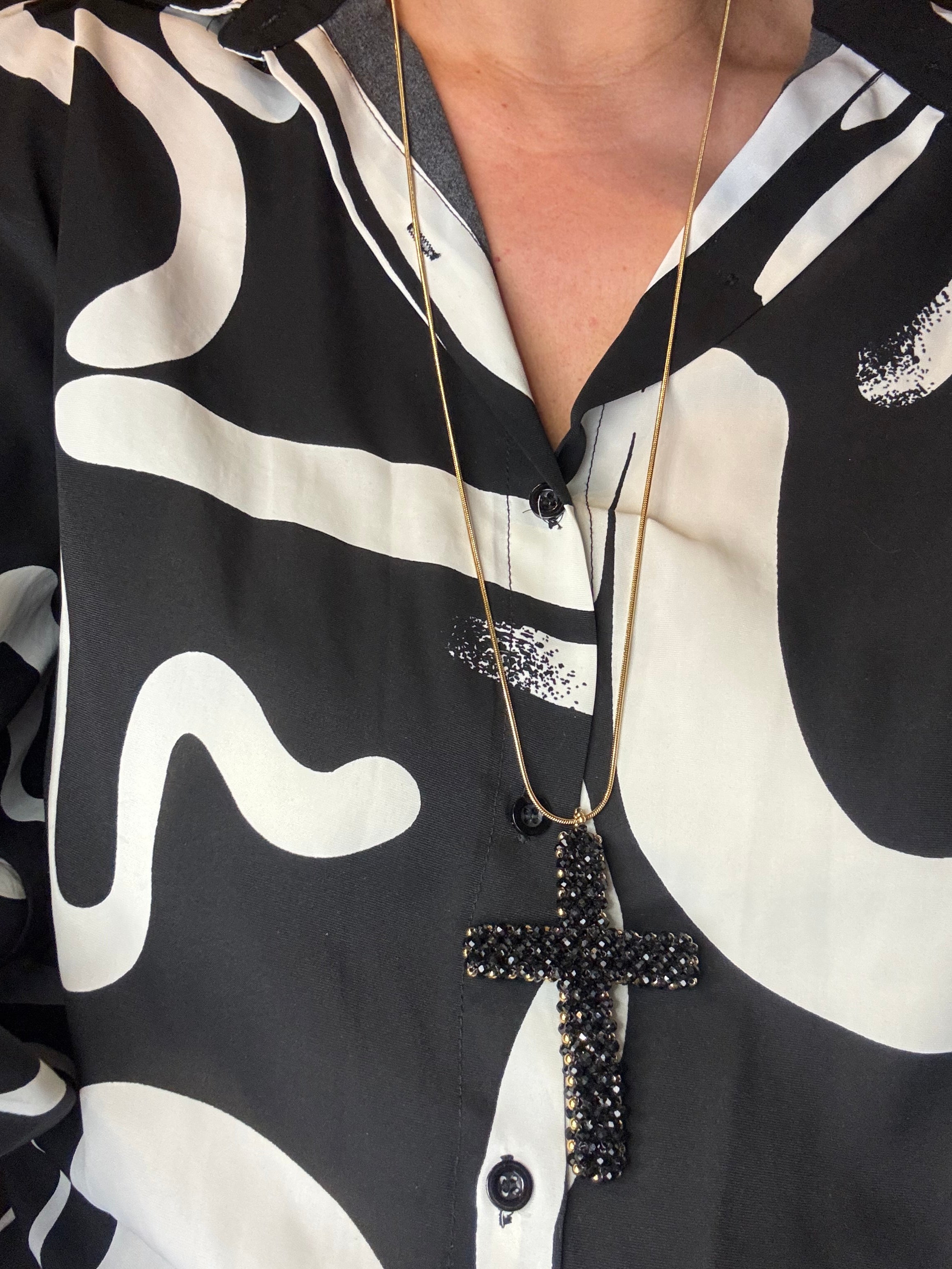 Sautoir croix noire les precieuses