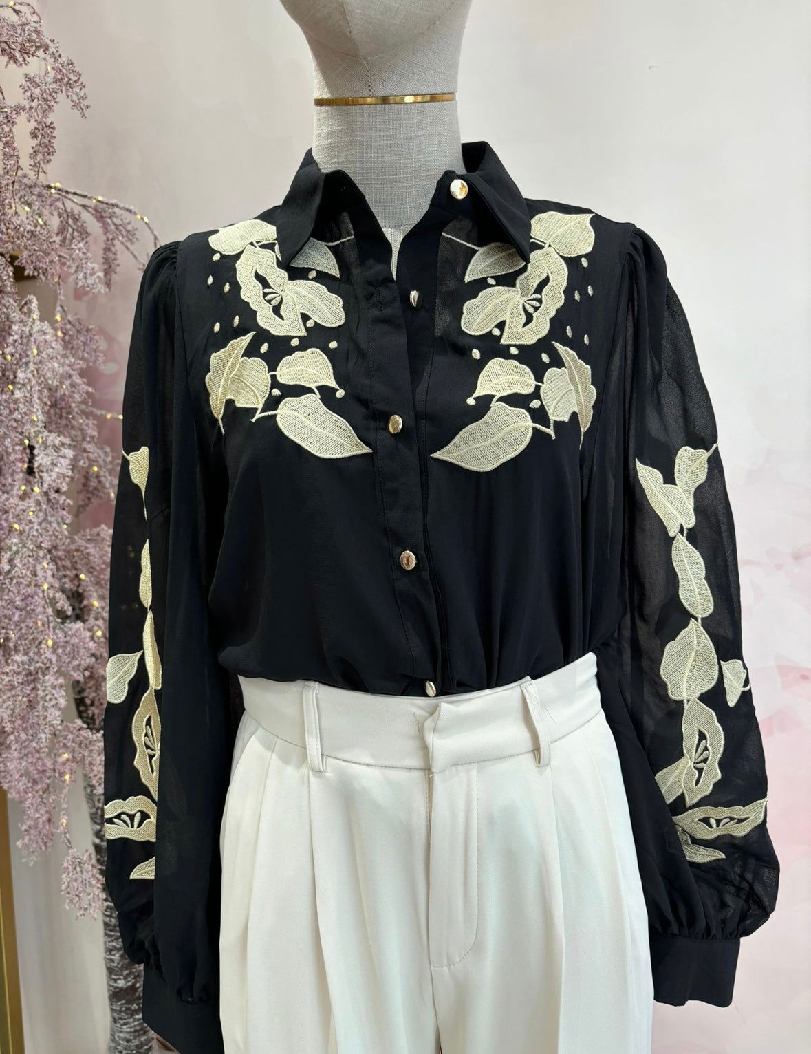 Chemise noir brodé - les precieuses