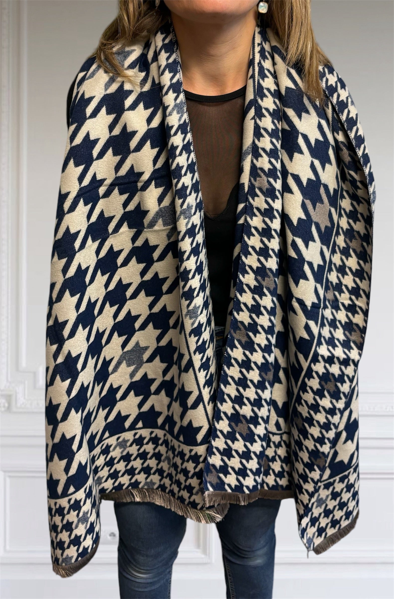 Foulard à motif bleu marine - les precieuses