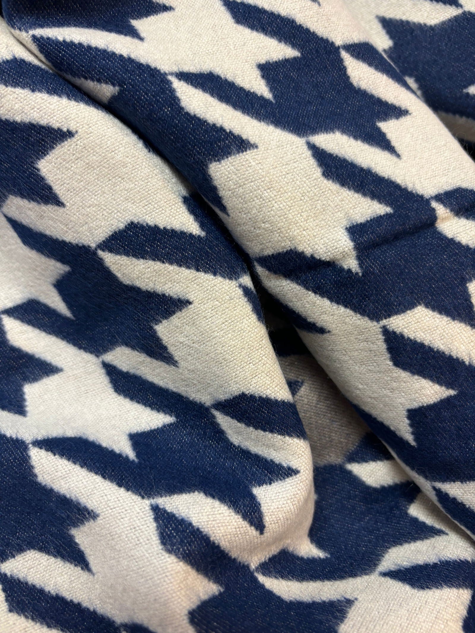 Foulard à motif bleu marine - les precieuses