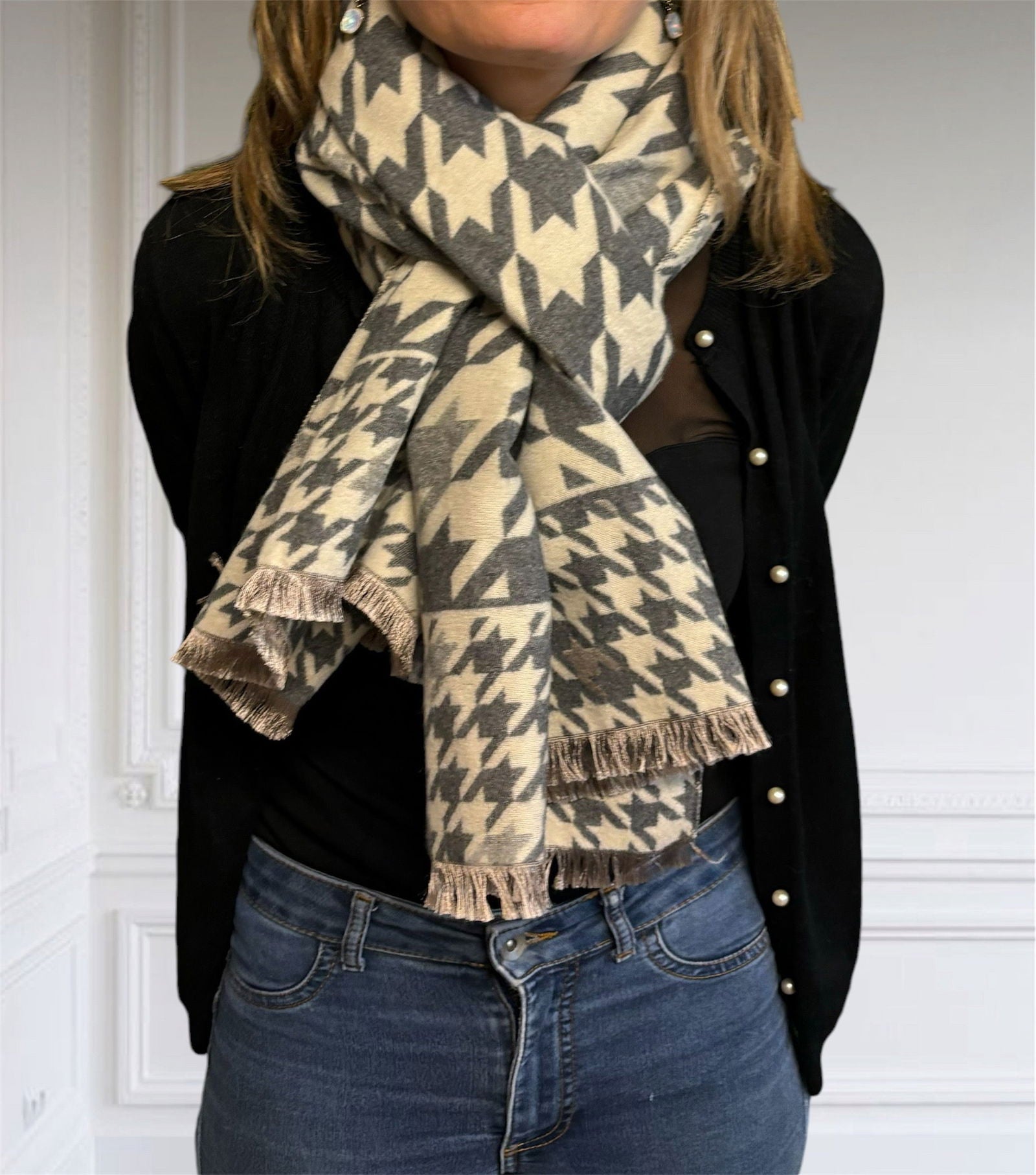 Foulard à motif gris - les precieuses