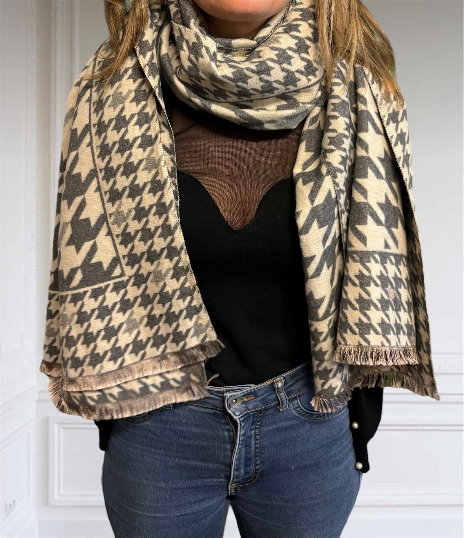 Foulard à motif gris - les precieuses