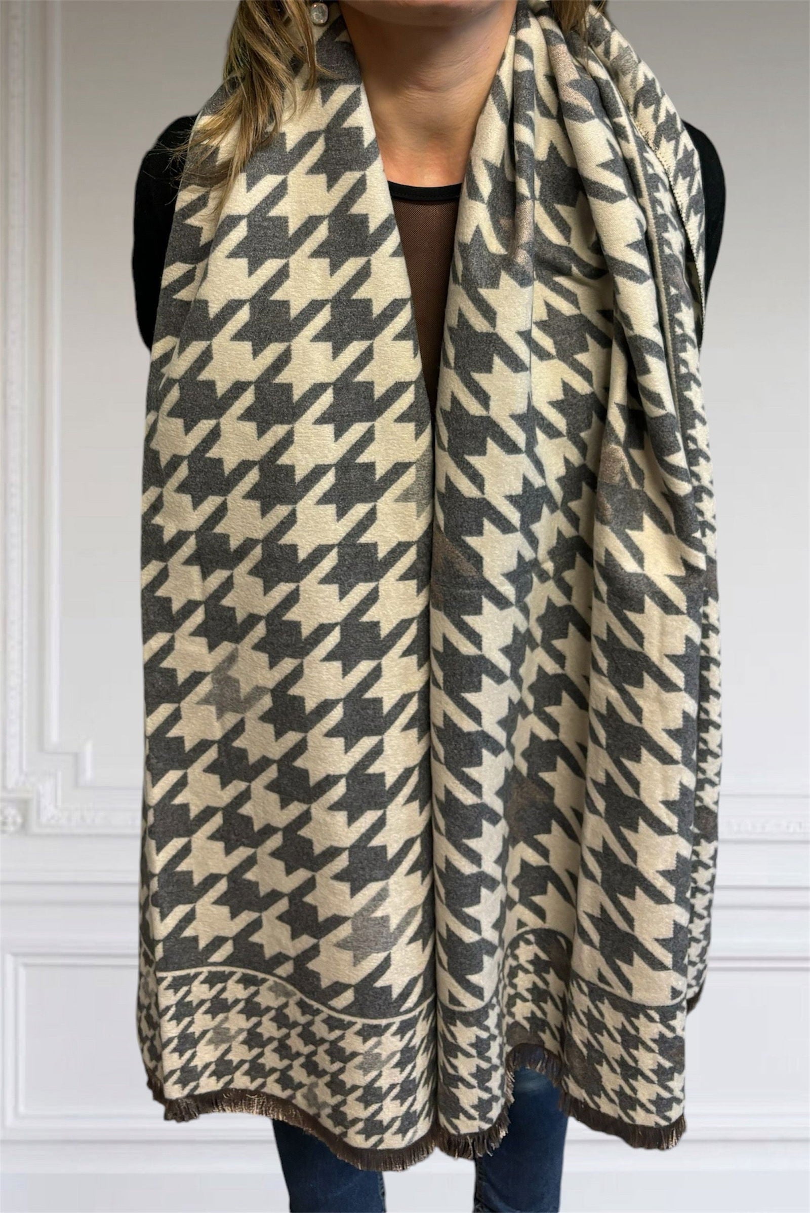 Foulard à motif gris - les precieuses