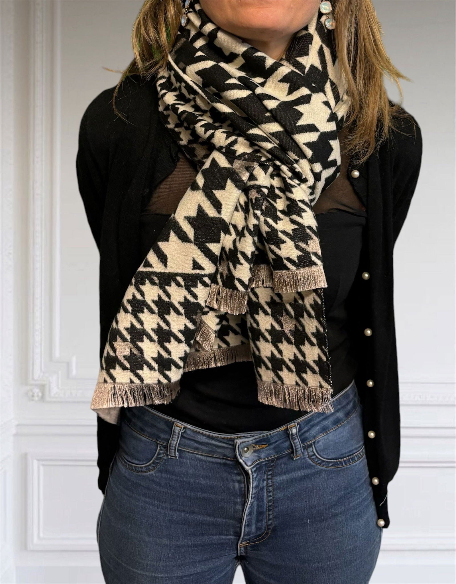 Foulard à motif noire - les precieuses