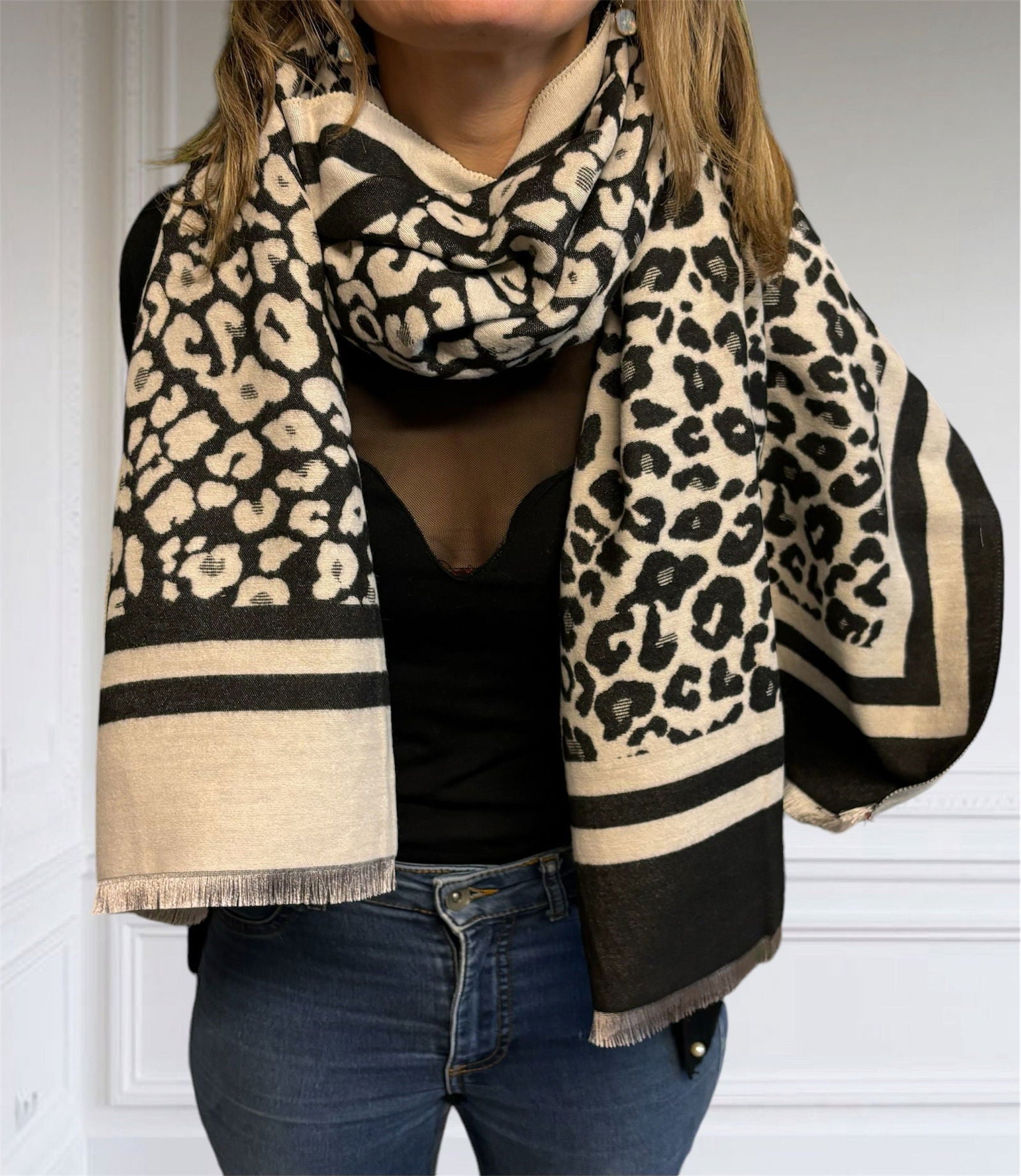 Foulard léopard noire et blanc - les precieuses