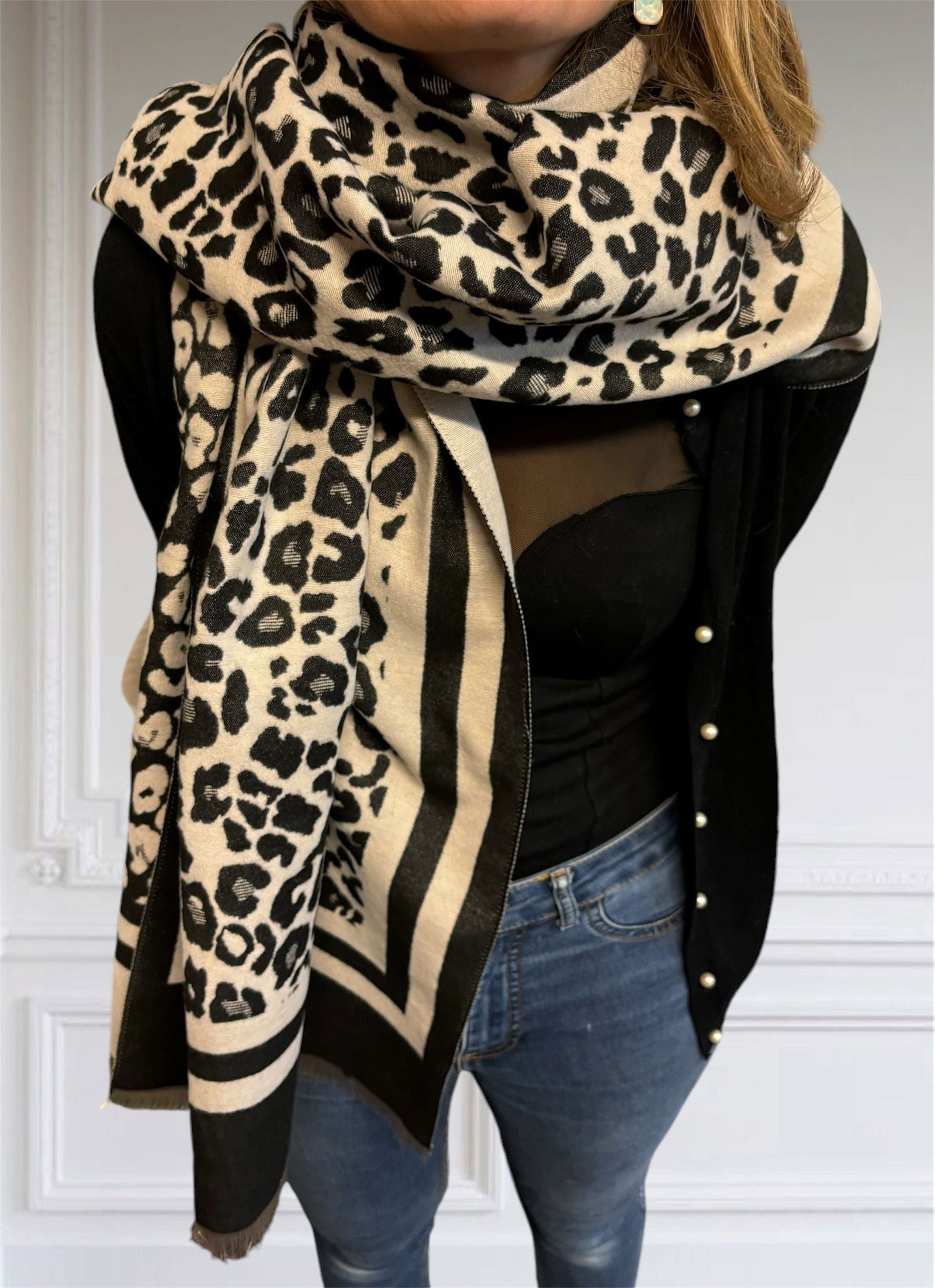 Foulard léopard noire et blanc - les precieuses