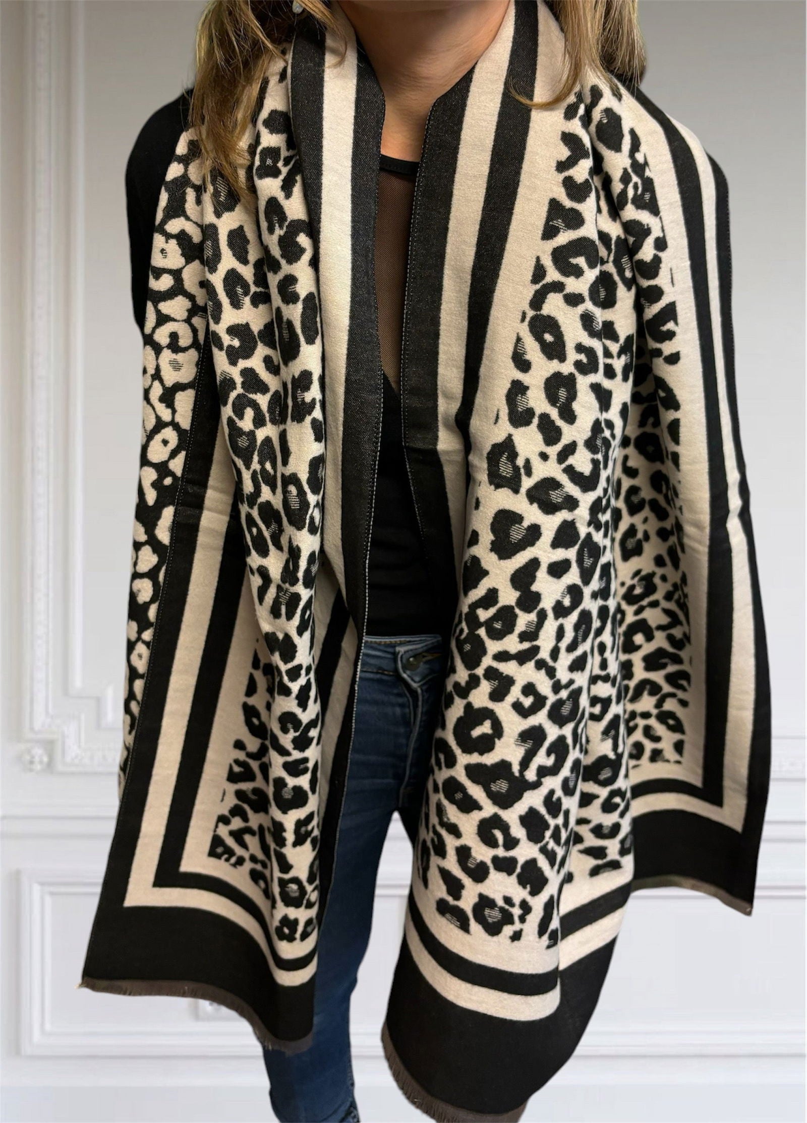 Foulard léopard noire et blanc - les precieuses