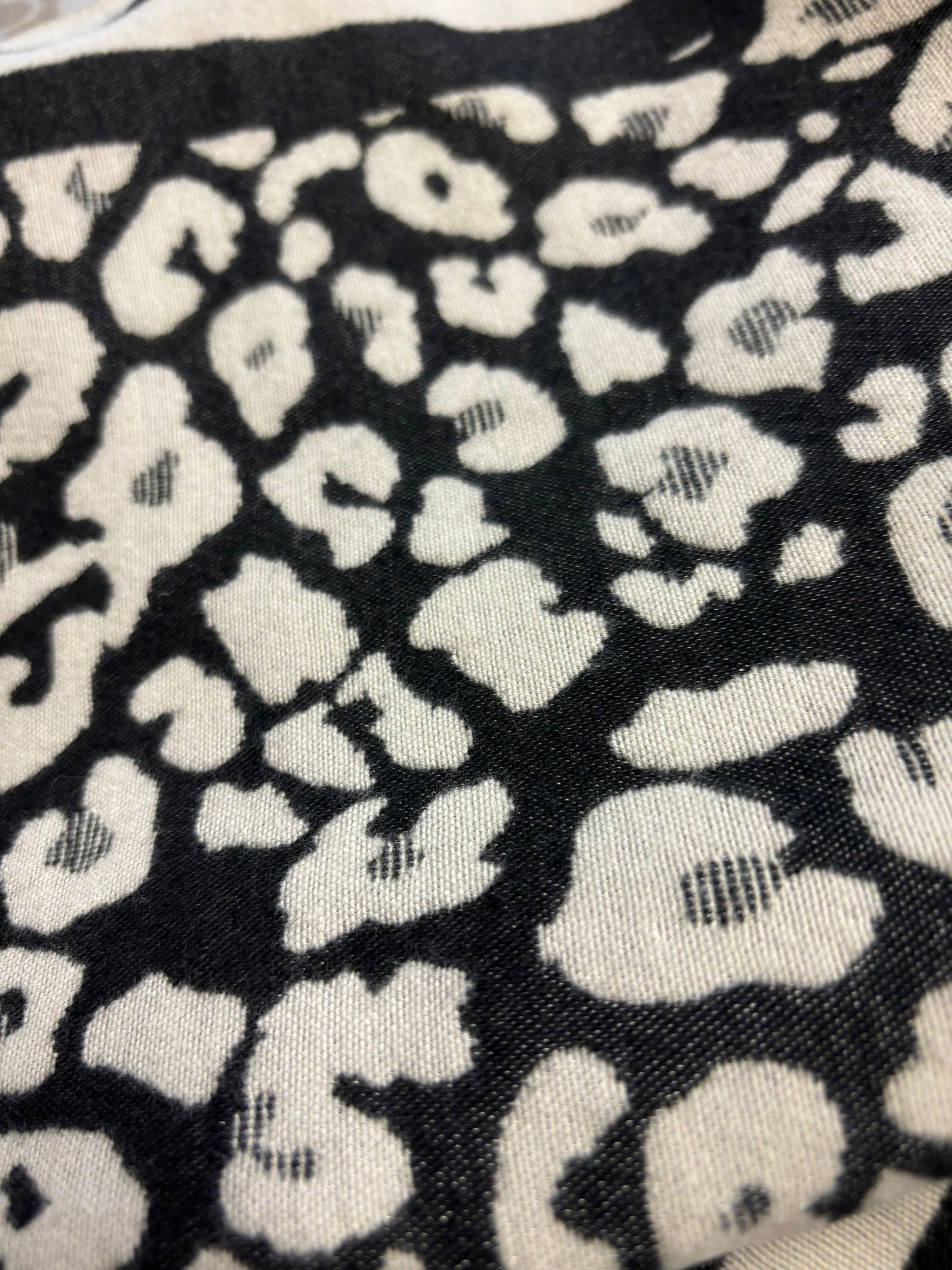 Foulard léopard noire et blanc - les precieuses