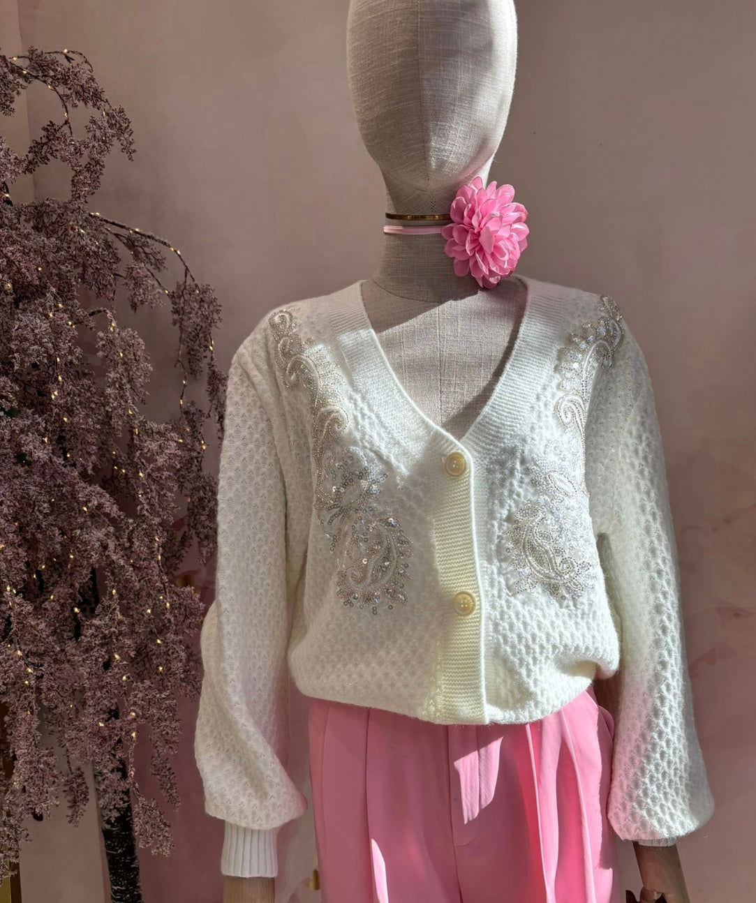 Gilet blanc brodé de perles - les precieuses