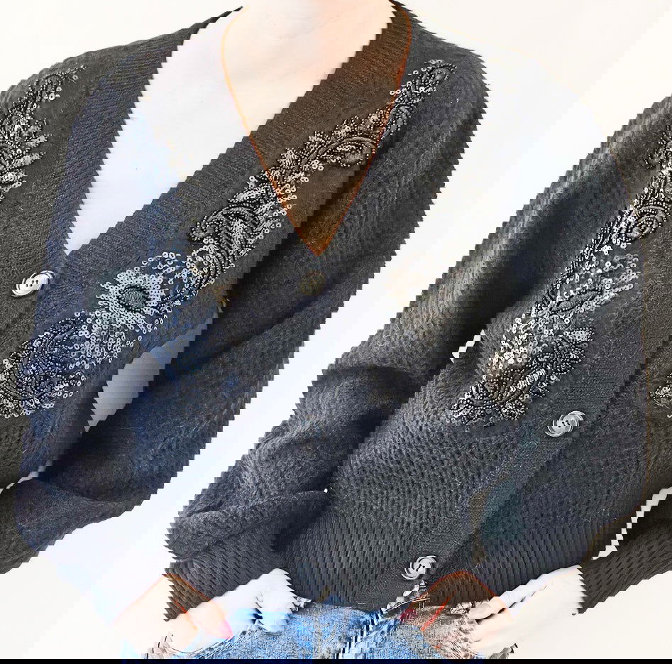 Gilet noir brodé de perles - les precieuses