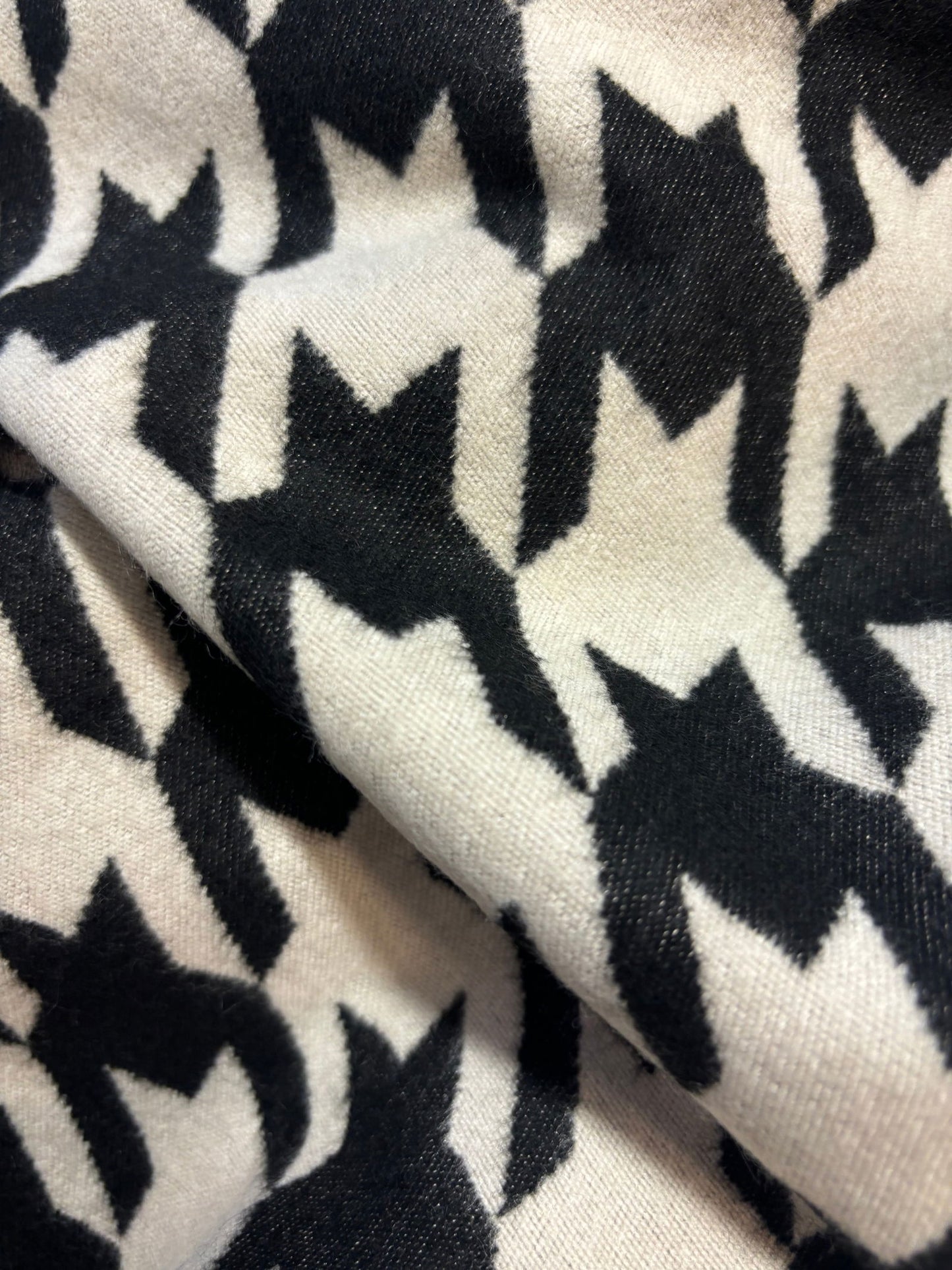 Foulard à motif noire - les precieuses