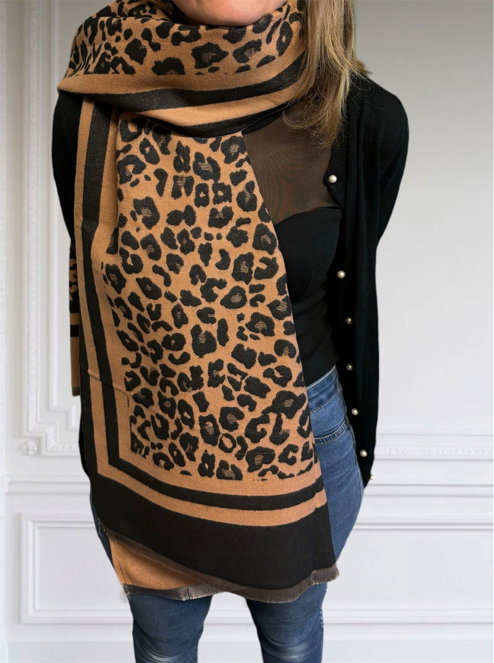 Foulard léopard marron et noire - les precieuses