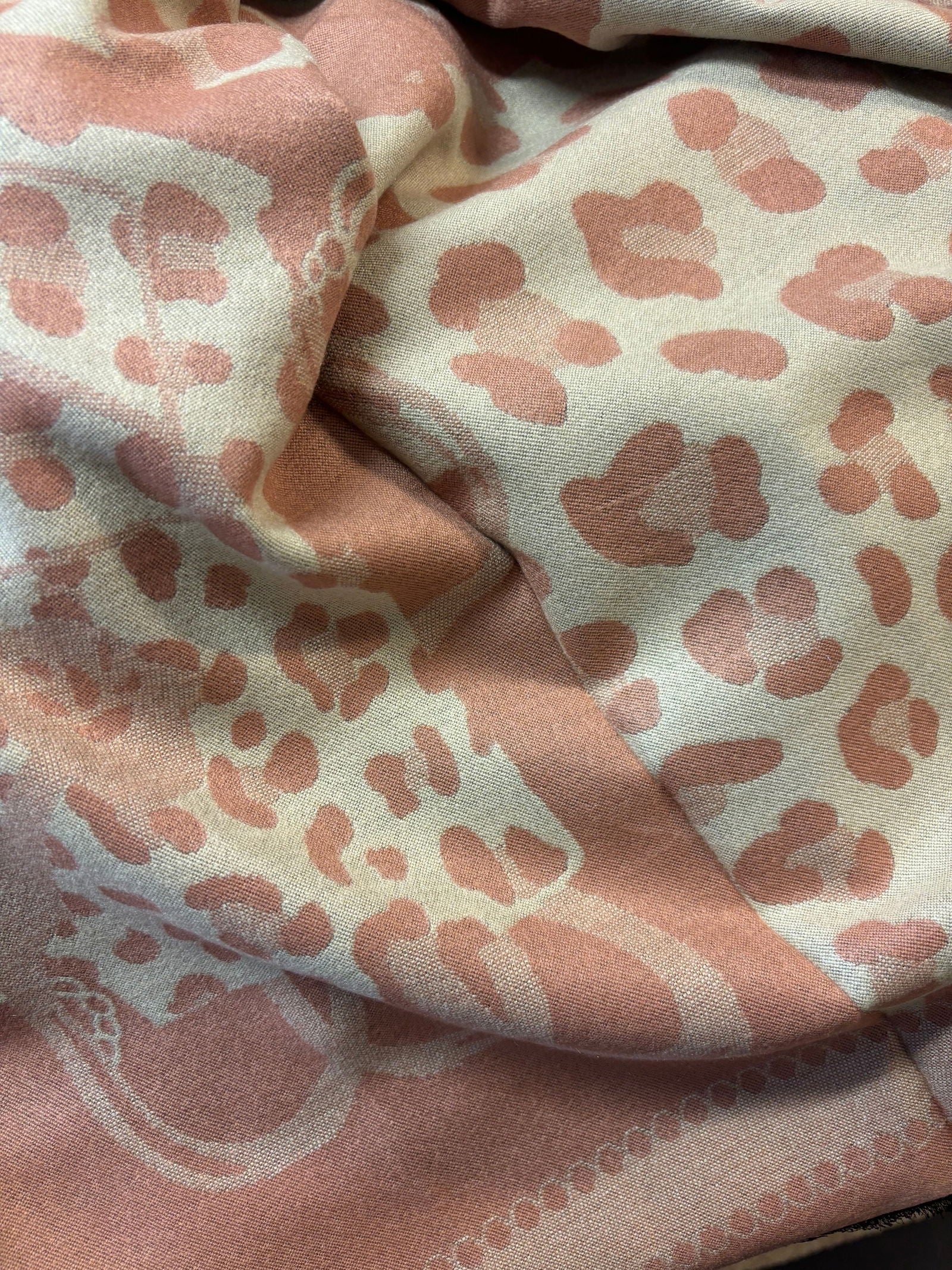 Foulard léopard rose - les precieuses